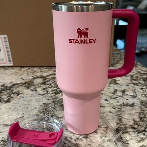 40 oz Stanley Quencher Tumbler with straw. NEW